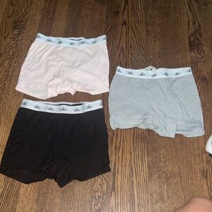 Alo yoga boy shorts